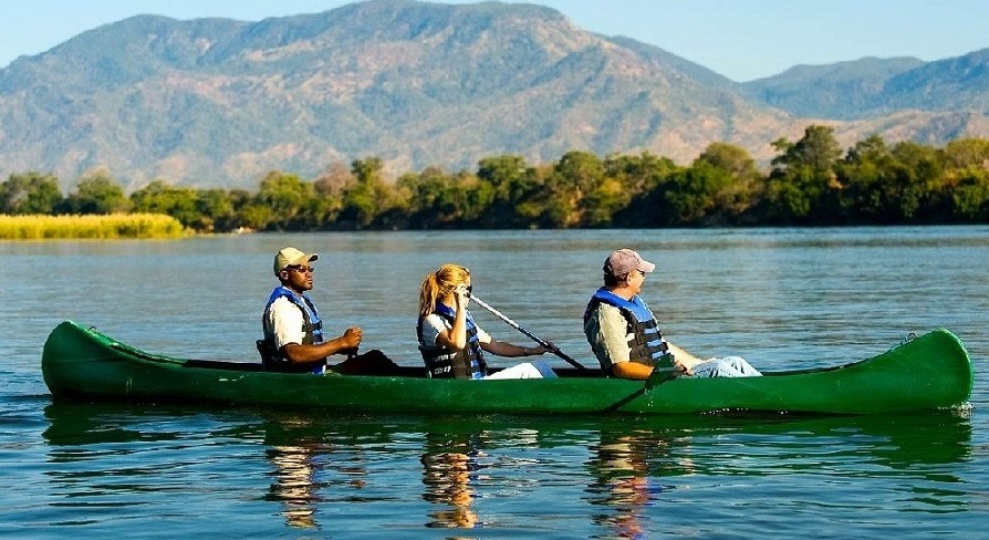 Relishing the Sunrise Boat Safari in Satpura National Park