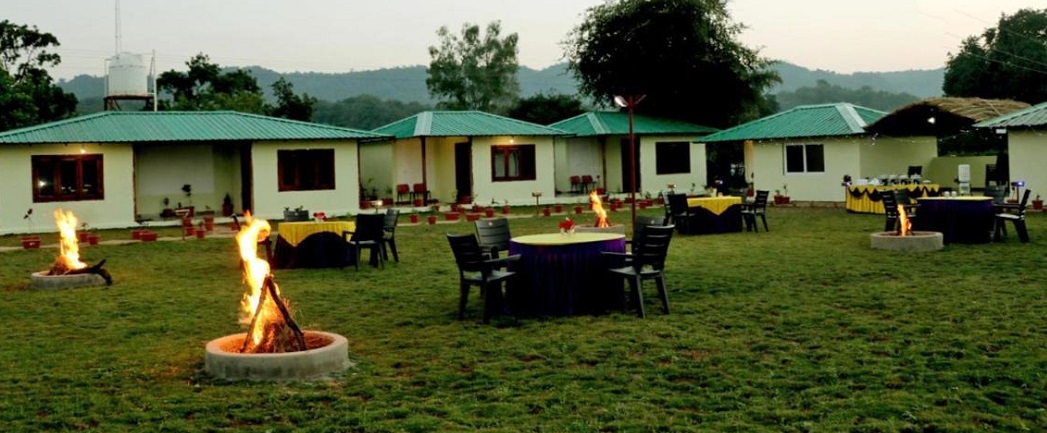 In the Heart of Nature: Satpura Safari Camping and Lodging Options